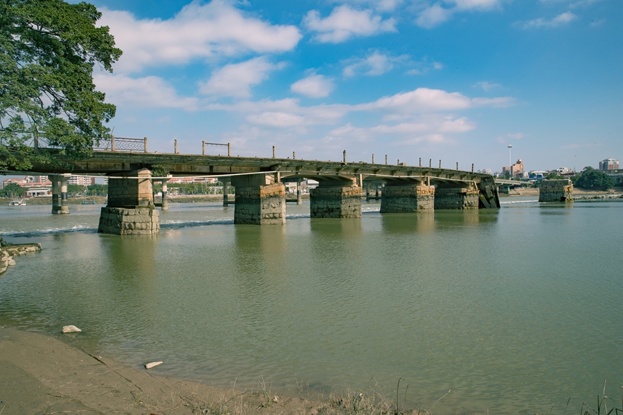 Ȫݳ